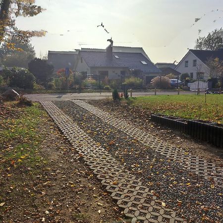 Moderne Ferienwohnung Fuer Familien Im Dachgeschoss Bosau エクステリア 写真