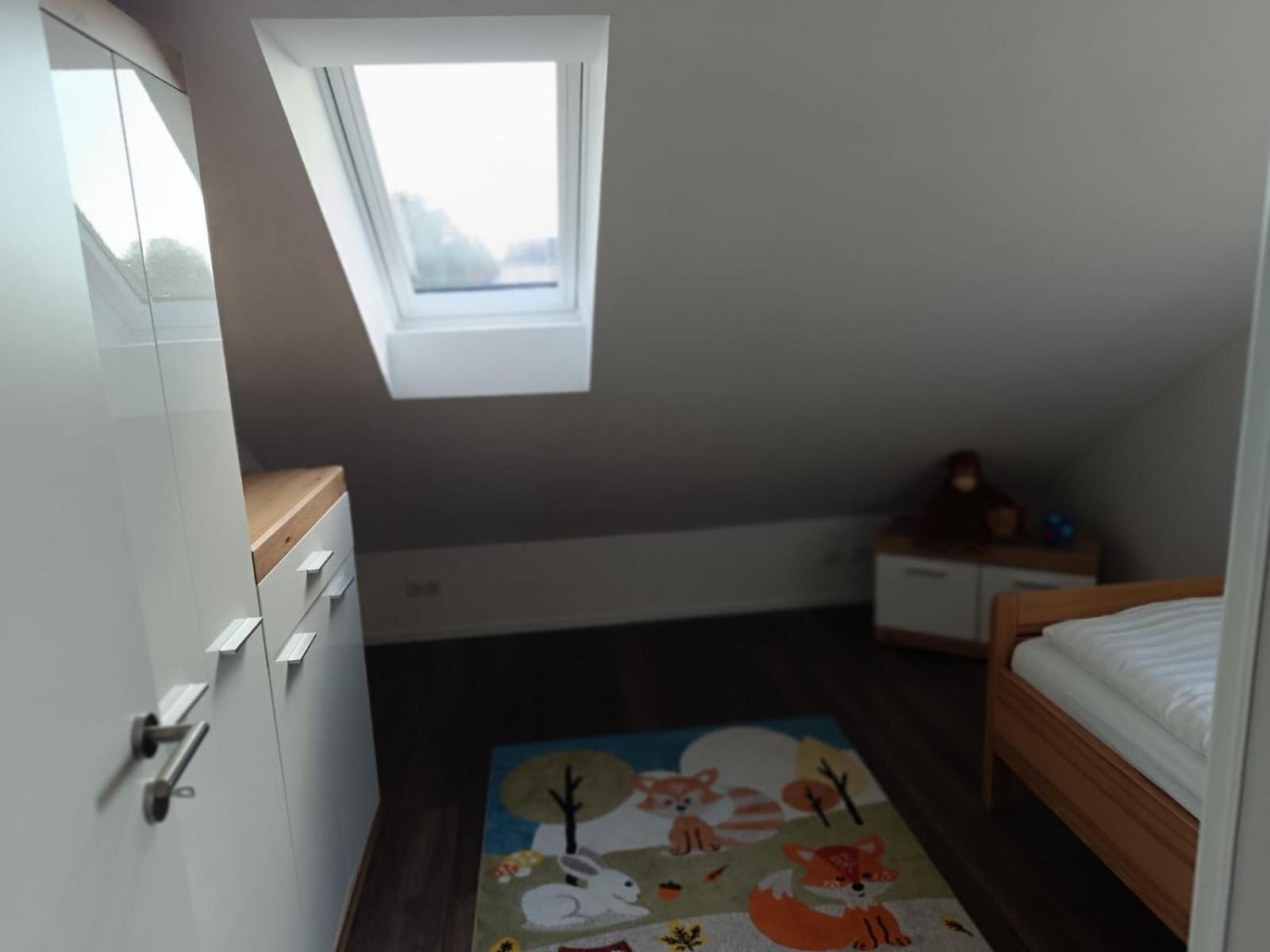 Moderne Ferienwohnung Fuer Familien Im Dachgeschoss Bosau エクステリア 写真