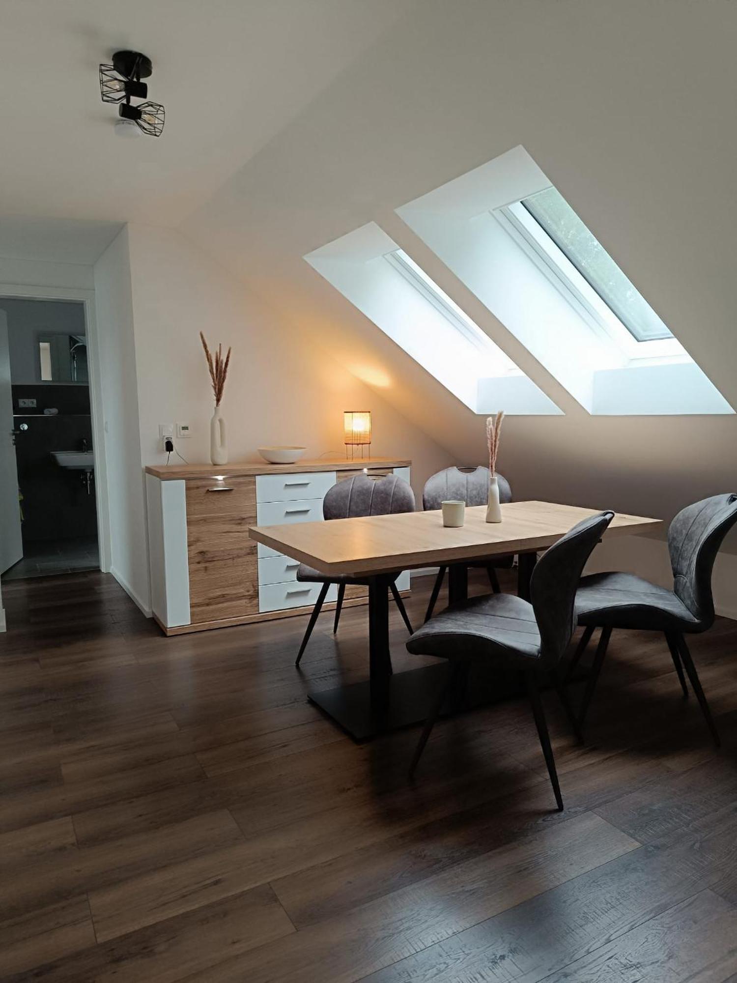 Moderne Ferienwohnung Fuer Familien Im Dachgeschoss Bosau エクステリア 写真
