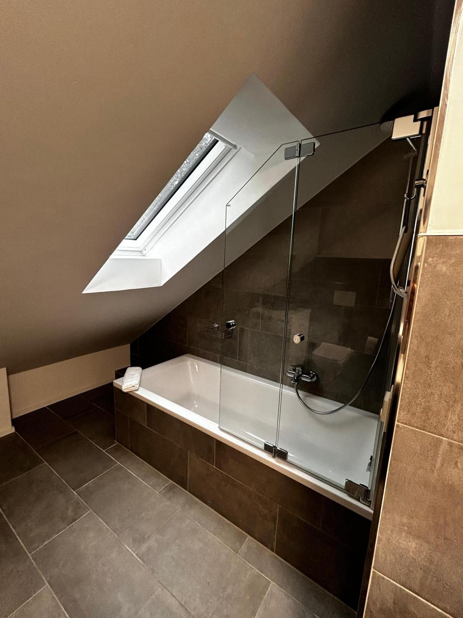 Moderne Ferienwohnung Fuer Familien Im Dachgeschoss Bosau エクステリア 写真